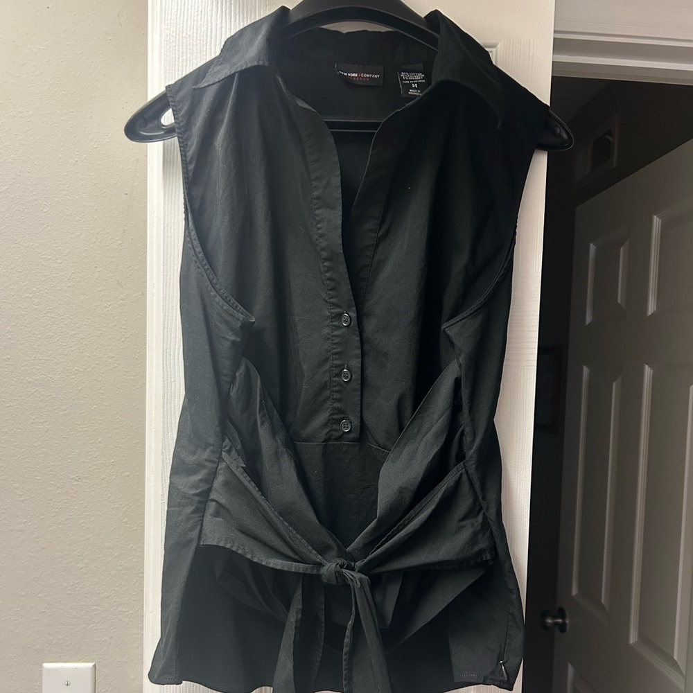 New York & Company Black Sleeveless Tie-Front Blouse